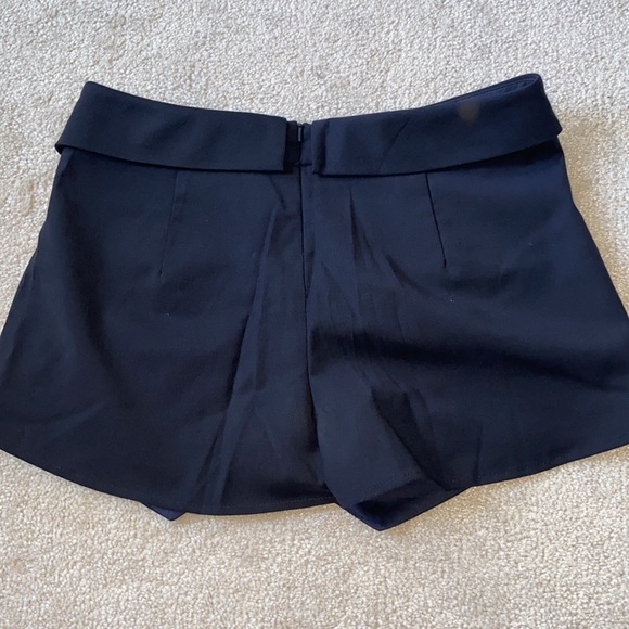 Aritzia Talula Berklee shorts in Navy blue - Picture 3 of 3